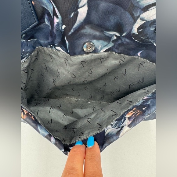 Simply Vera Wang Travel Satchel Blue Floral - Picture 4 of 11